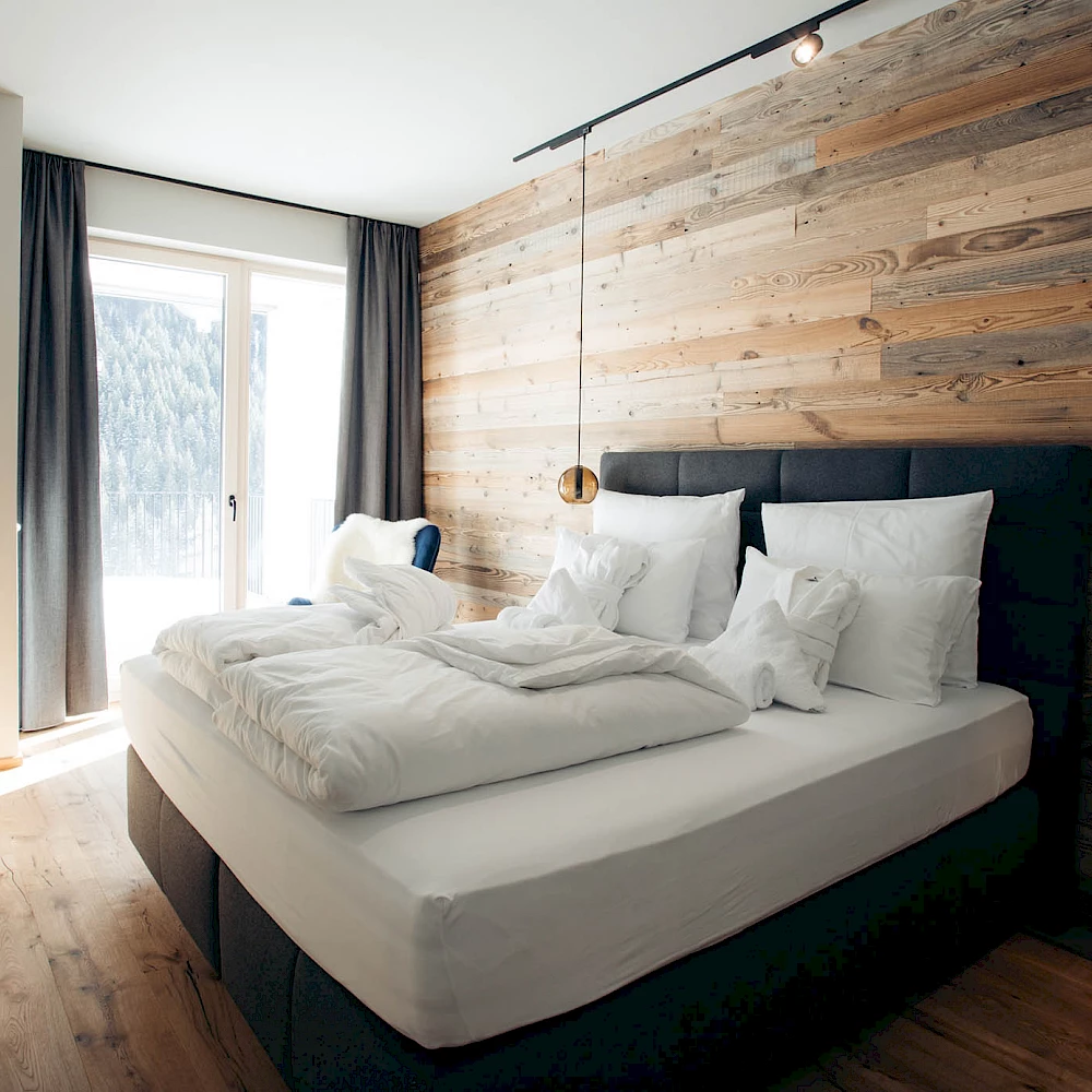 Beds to feel good. The sleeping accommodations in the vacation apartment Ischgl are particularly spacious. If you bring small children, we organize a crib in the sGmiatli.