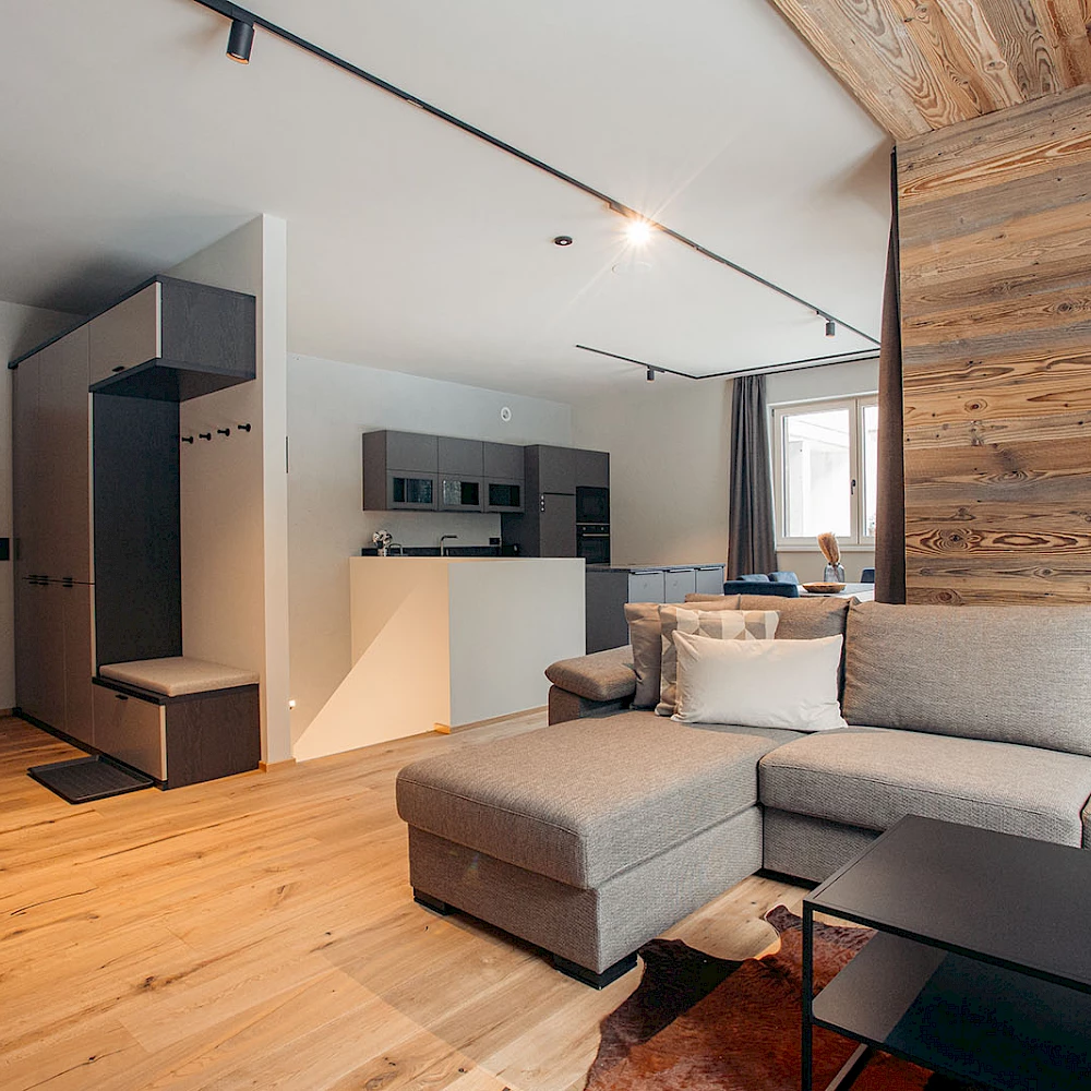 The open living area in the vacation home Ischgl impresses with many refinements.